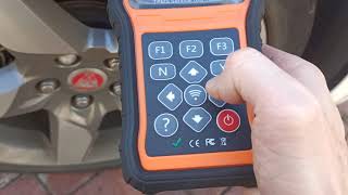 Easy TPMS Sensor Replacement and Cloning Foxwell T2000 TPMS Tool [upl. by Jochbed592]