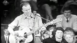 Pete Seeger  The Bells Of Rhymney  Live in Australia 1964 [upl. by Derfliw189]