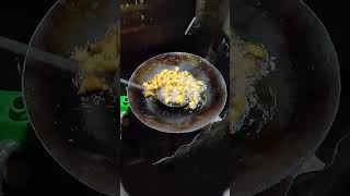 রাস্তার পাশে মজাদার পেয়াজু ভাজা road side food street food maker bd food bangladesh food [upl. by Koenig61]