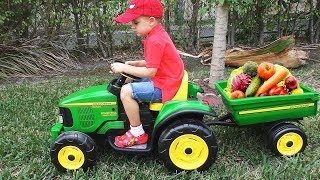 Roma recoge vegetales para su caballo en un tractor de juguete [upl. by Prager]