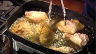 How to cook delicious easy traditional Southern fried chicken [upl. by Nea]