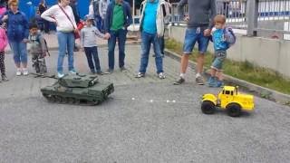 RC Kirovets K700A vs tank leopard pulling [upl. by Wilcox185]