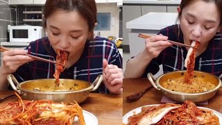 YUMMY HAMZY MUKBANG OYSTER RAMEN KIMCHI [upl. by Eitten79]