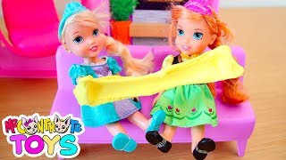 ELSA amp ANNA SLIME La zia ha portato i regali  Me contro Te Toys [upl. by Aslehc]