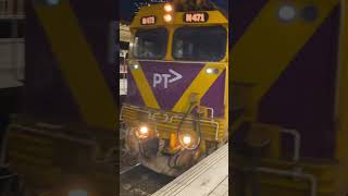 The last 633 pm down Barnsdale Loco hauled service arriving at Flinders Street￼ [upl. by Akcire932]