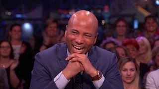 Slappe lach aan tafel om oud Lamasfragment  RTL LATE NIGHT [upl. by Bohaty]