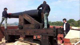 Governor Jack Markell visits Fort Delaware on Pea Patch Island and fires 8inch Columbiad Gun [upl. by Kahcztiy71]