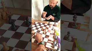 Dilematis untuk putih blunder chess pembukaancaturmematikan [upl. by Jenna648]