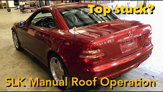 Mercedes SLK Manual Top  Roof Closing 19982004 R170 [upl. by Morez526]