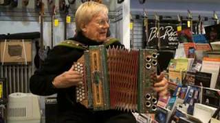 Polka King from Canada Walter Ostanek spielt auf mein Onkel Hansi sein Melodija plays on my Uncles Melodija Harmonika [upl. by Eednar999]