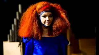 Björk live  MIF Biophilia  Hollow Full Song  Bad Qualityavi [upl. by Mail]