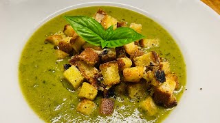 Vellutata di zucchine con pesto alla genovese e crostini al parmigianocrema deliziosa ed economica [upl. by Attenwahs]