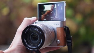 La FUJIFILM XA3 è una MIRRORLESS ottima per gli autoscatti [upl. by Adnorhs]