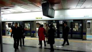 Platform Screen Doors at Metro Line 4 Seoul Station [upl. by Rabah]