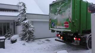 Müllabfuhr im Schnee  German Garbage Truck in the snow [upl. by Brigette]