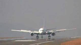 ＡＮＡボーイング７７７２００着陸 ANA B777 landing at Hiroshima airport [upl. by Safko640]