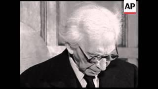 CAN864 BRITISH PHILOSOPHER BERTRAND RUSSELL PRESS CONFERENCE ON VIETNAM WAR TRIBUNAL [upl. by Dyane807]