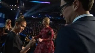 JLo Rescata a Adele de un Intruso [upl. by Siaht]