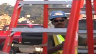 Ladder Safety Spanish [upl. by Aihsatal]