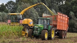 Loonwerken Pynaert  New Holland FR9050  mais 2012 [upl. by Eelrebma]