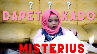 Dapet Kado Misterius  Saleha Halilintar Buka Kado [upl. by Sophy349]