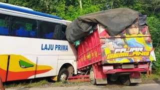 Laka Bus Laju Prima vs Truk di Banyung Lencir Muba Jalan Lintas Sumatera  Tabrakan Bus Akap vs Truk [upl. by Ahsiekal653]