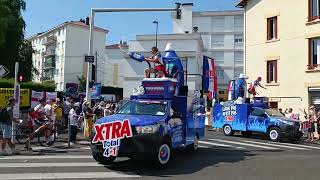 Tour de France 2023 etape 9 Puy du Dome  Clermont Ferrand passage caravane [upl. by Aenil556]