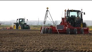 John Deere 6210R e 7530 Premium livellamento risaia  ricefield grading 29032014 [upl. by Saixela]