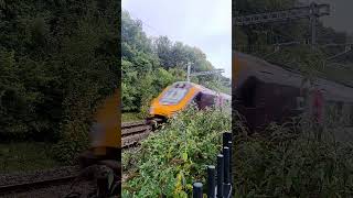 Cross Country 220003 passing pangbourne 71024 [upl. by Imoyik]