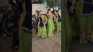 પોંદડી ગઢડે ચડે નેચી આય  Gujarati  Garba  Easy Stepsshorts navratri garba trendingરાકેશબારોટ [upl. by Yesnyl]