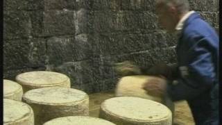 Affinage du fromage en Auvergne [upl. by Milurd]