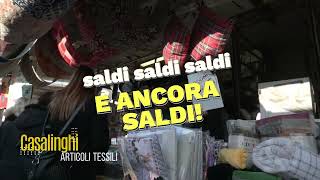 saldi saldi saldi e ancora saldi al mercato del sabato mattina a Calusco dAdda [upl. by Alebasi916]