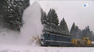 Vidéo impressionnante d’un déneigement dans la gare du Lioran [upl. by Tory]