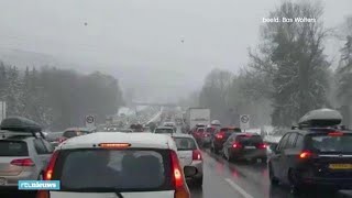 Wintersporters in file door zware sneeuwval Oostenrijk en Duitsland  RTL NIEUWS [upl. by Demodena]