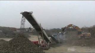 Telestack TC 621 Tracked conveyor stockpiling from Kleemann 140 Jaw Crusher [upl. by Rist]