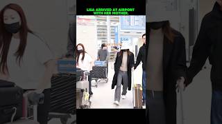 Lisa was spotted at airport with her mother 😱😳 blackpink lisa jennie jisoo rosé [upl. by Anehsuc]