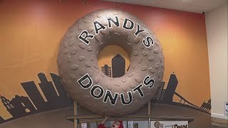 Randys Donut opens up in San Diego [upl. by Eshelman]