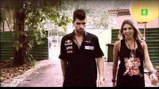 Jaime Alguersuari y Nira Juanco en el circuito de Singapur [upl. by Ylagam]