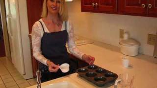 Bettys Quick Tip 11How to Fill Muffin Tins Equally with Batter for Cupcakes or Muffins [upl. by Walli816]