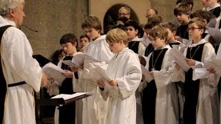 Entre le Boeuf et lÂne gris Anges dans nos Campagnes  Pts Chanteurs SteCroix de Neuilly paroles [upl. by Sello201]