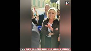 Visite surprise de Marine Le Pen au marché de Pertuis [upl. by Ahsiuqal]