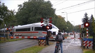 Spoorwegovergang DriebergenZeist  Dutch railroad crossing [upl. by Nnairac]