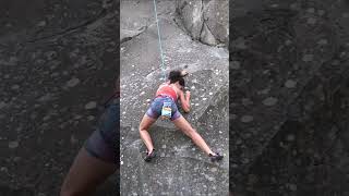 Attacco diretto allo scivolo rock youtube climbing shortvideo ytshorts [upl. by Vivle10]