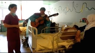 Rafaelle Cohen sings for children in Hospital [upl. by Louisette77]