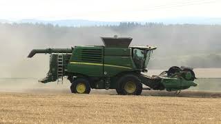 WINTERTARWE DORSEN MET EEN JOHN DEERE T 670 I IN TJECHIE [upl. by Lebasi]