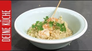 Risotto mit knusprigen GarnelenSpiessen  REWE Deine Küche [upl. by Enia]